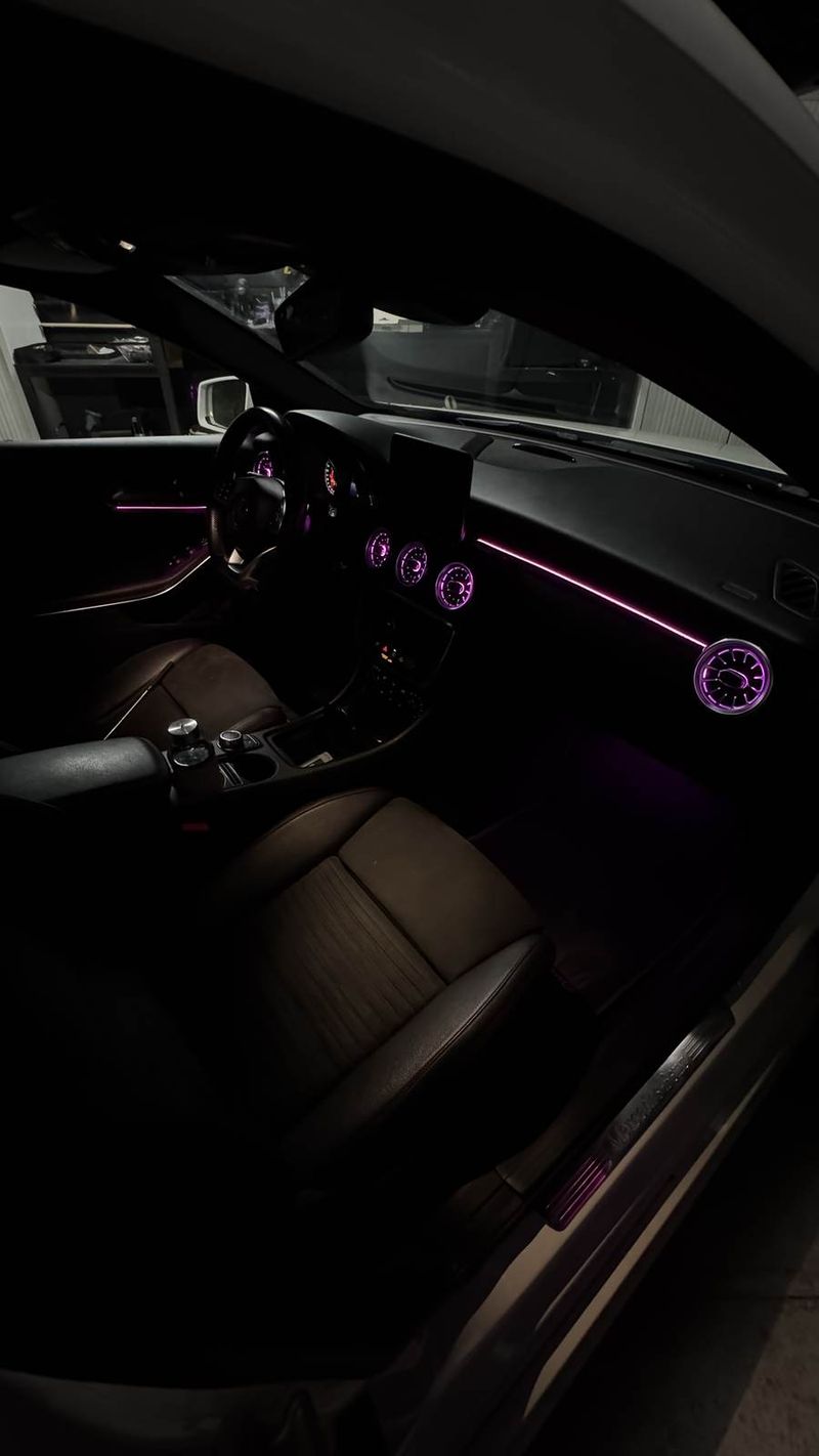 LED d'ambiance dans un habitacle Mercedes