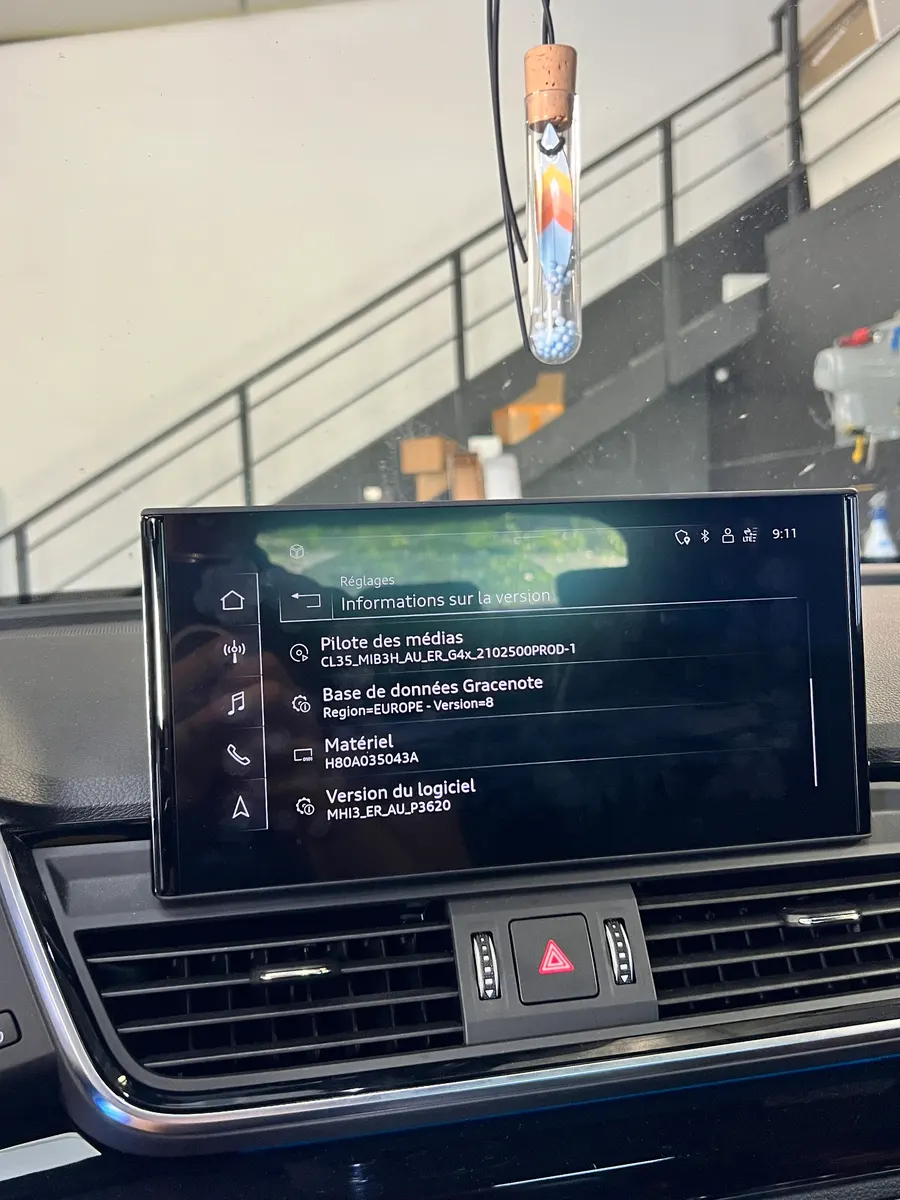 Écran Audi affichant la version du logiciel MHI3_ER_AU_P3620 dans les informations système