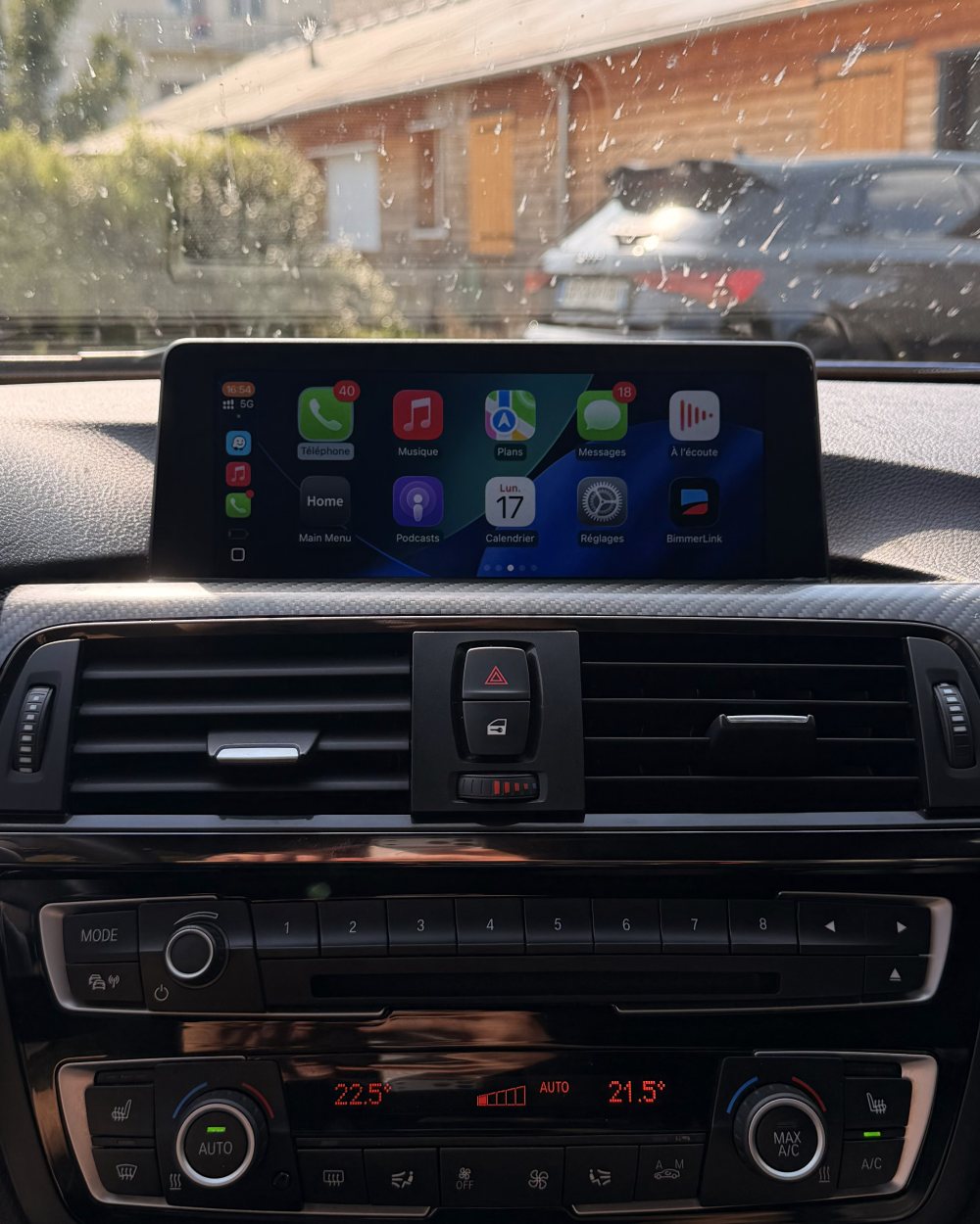 BMW M4 F83 avec Apple CarPlay sur l'écran d'origine