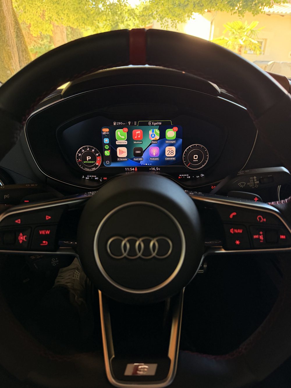 Audi TT MK3 avec Apple CarPlay affiché sur le Virtual Cockpit