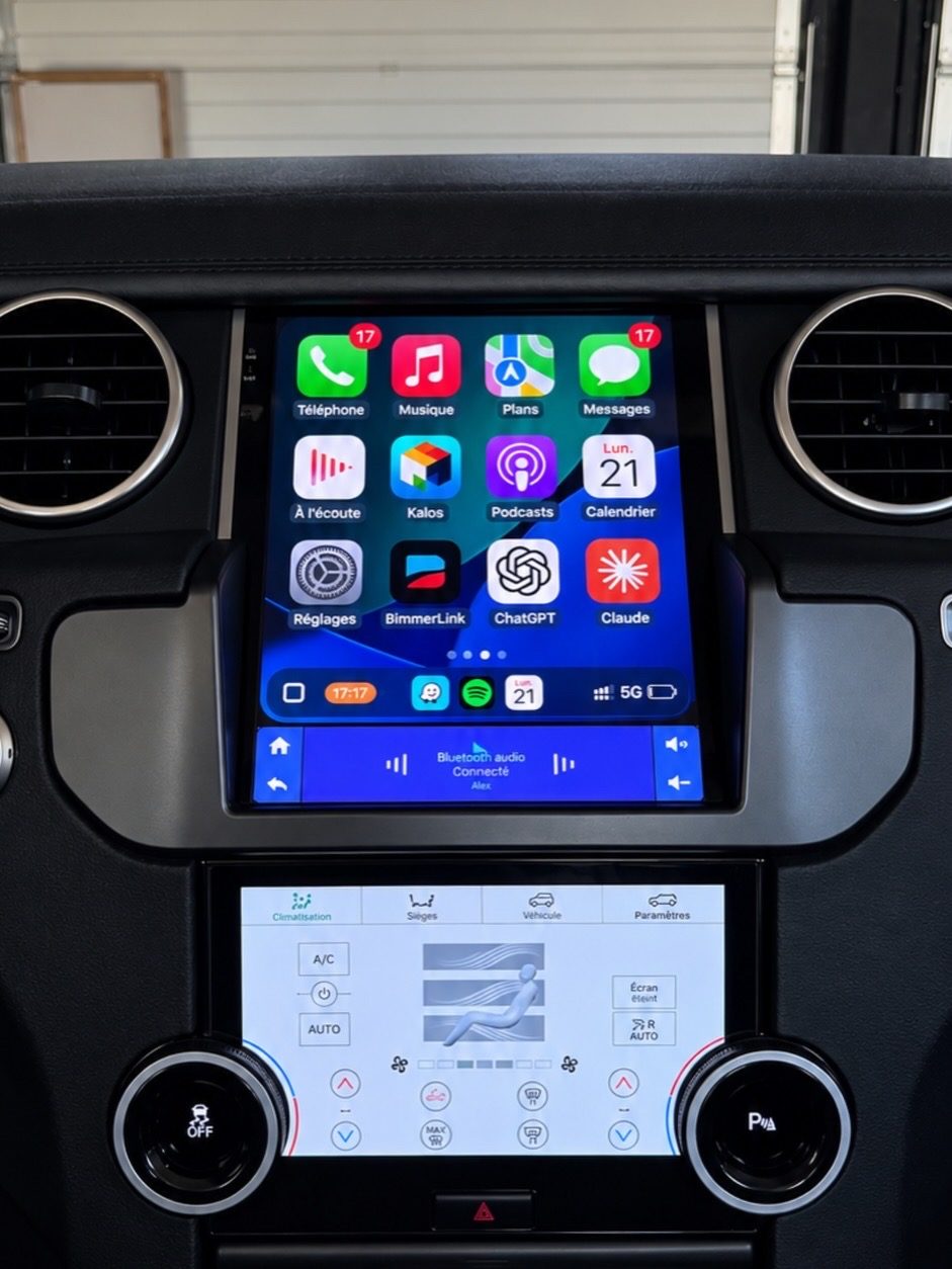 Land Rover Discovery 4 avec un écran vertical CarPlay et une climatisation tactile