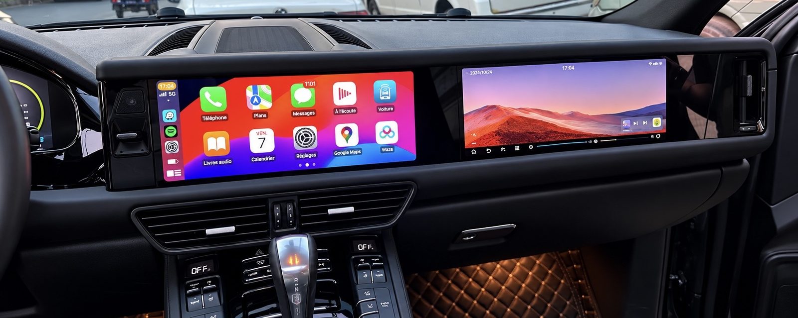 Porsche Cayenne équipé d'un double écran avec CarPlay